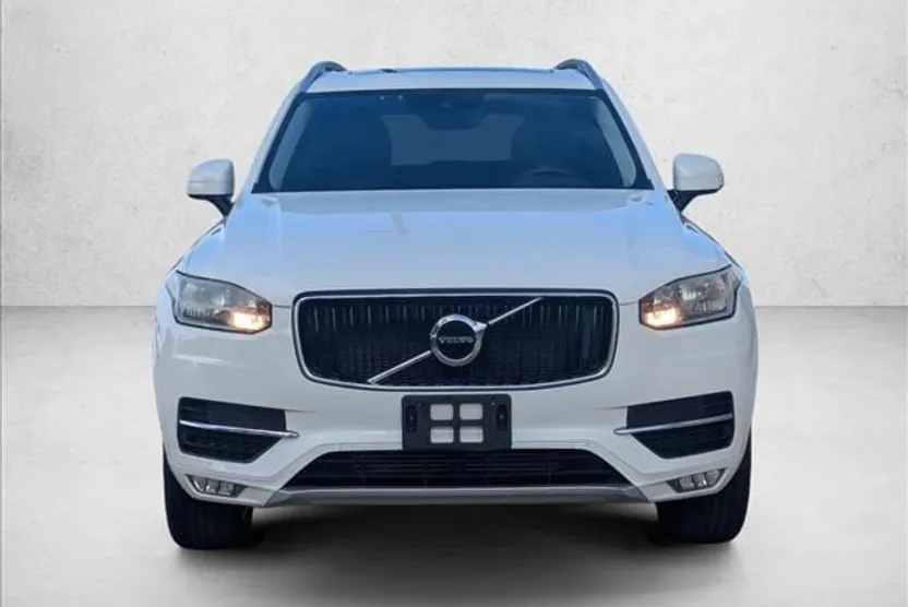 2016 Volvo XC90 T6 Momentum photo 1