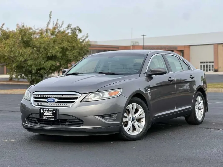 2012 Ford Taurus SEL photo 1