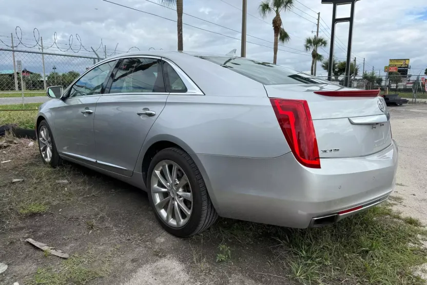 2013 Cadillac XTS Luxury photo 1