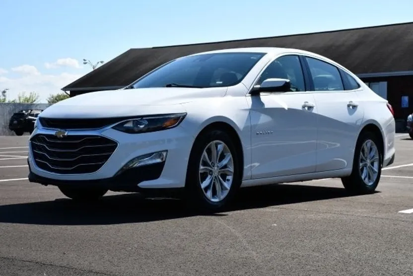 2024 Chevrolet Malibu 1LT photo 1