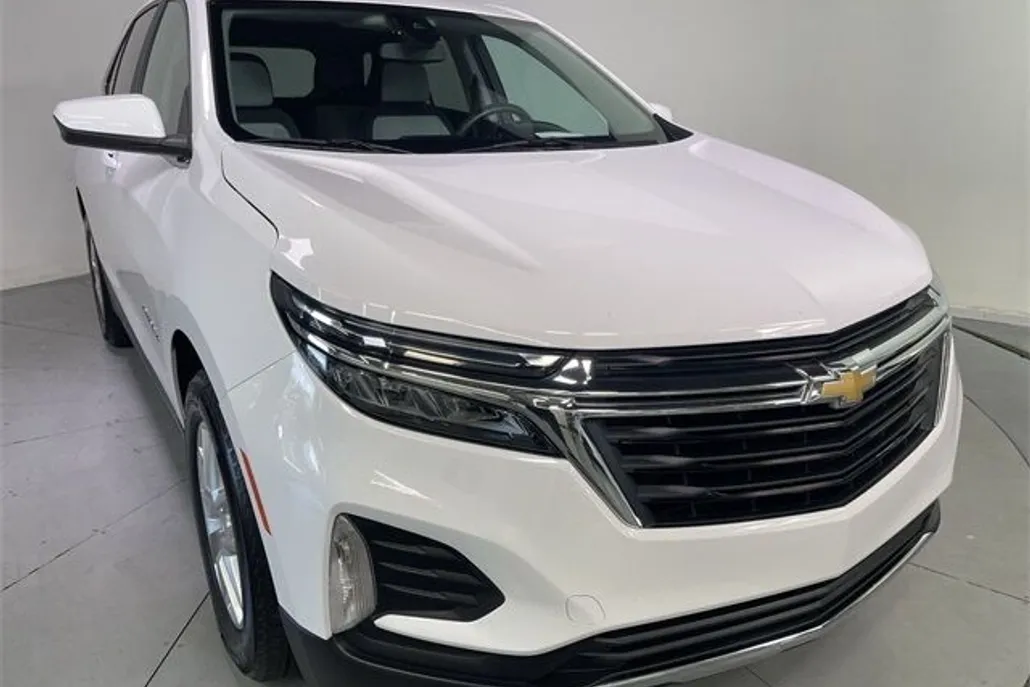 2022 Chevrolet Equinox LT photo 1