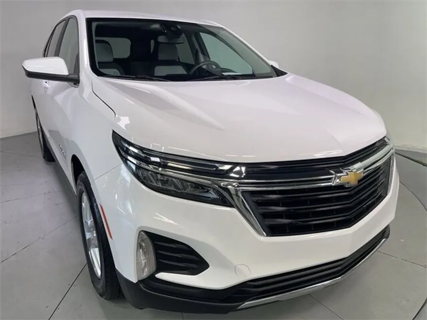 2022 Chevrolet Equinox LT photo 1