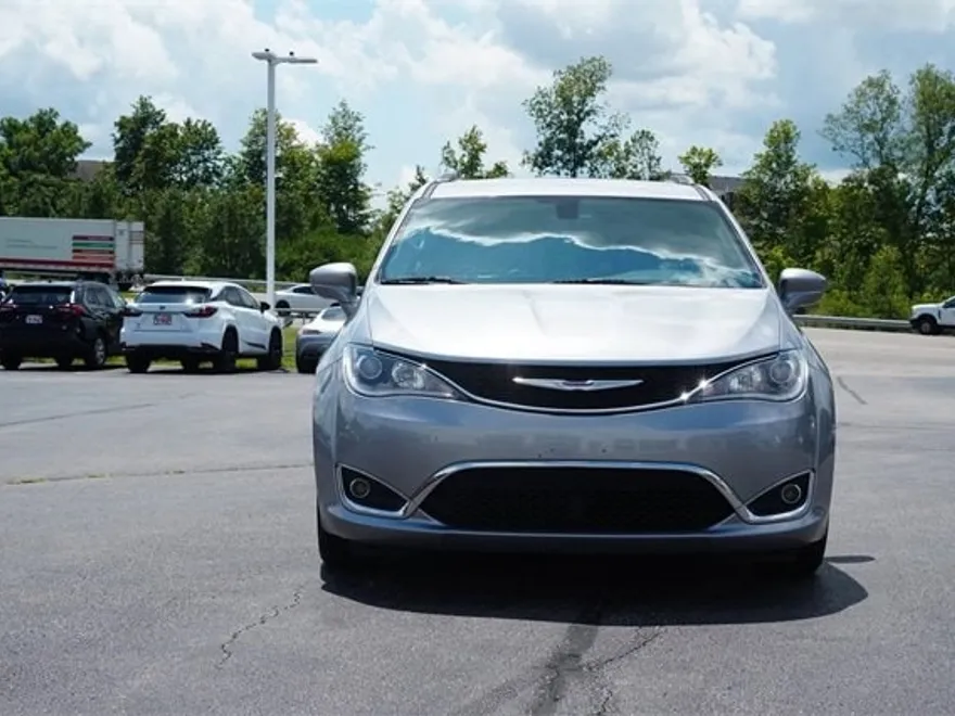 2020 Chrysler Pacifica Touring L photo 1
