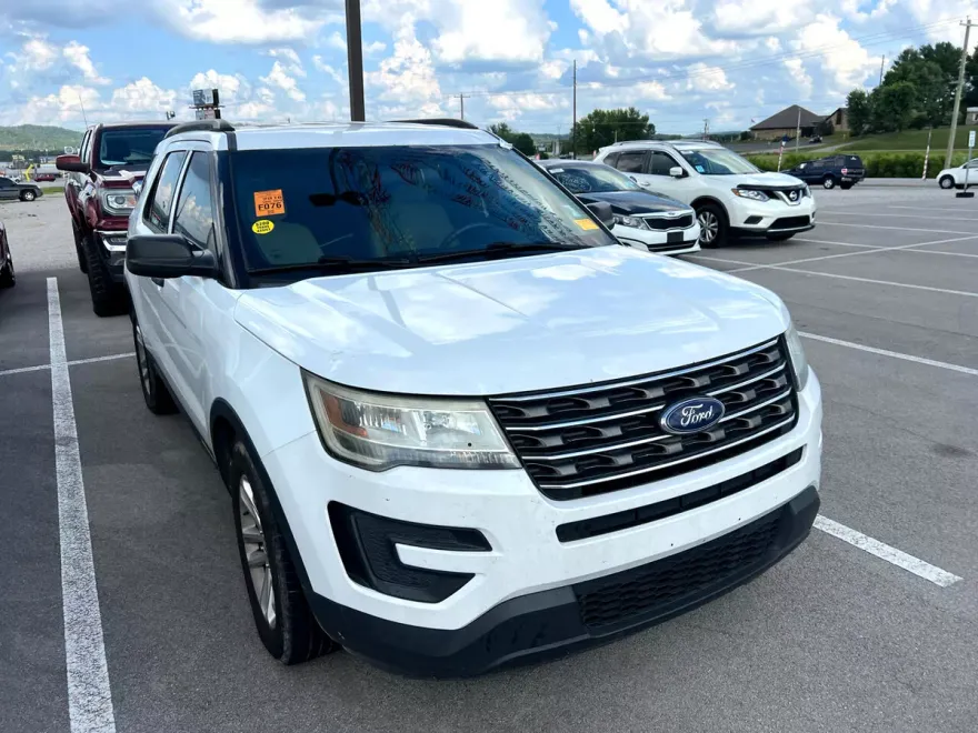 2016 Ford Explorer Base photo 1