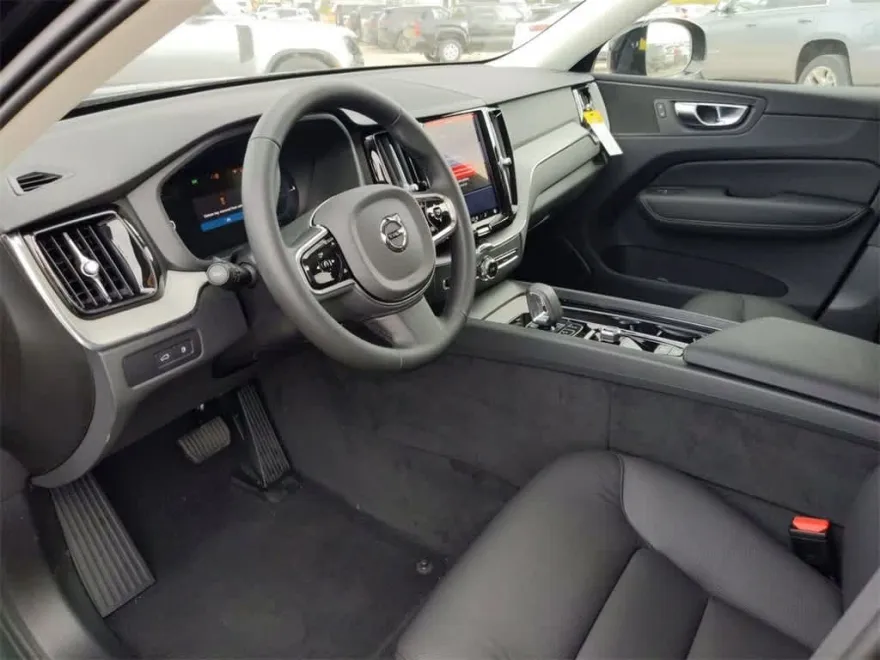 2025 Volvo XC60 Hybrid T8 Plus photo 1