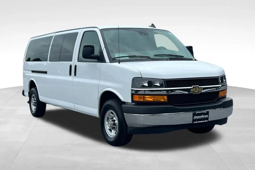 2024 Chevrolet Express 3500 LT Passenger photo 1