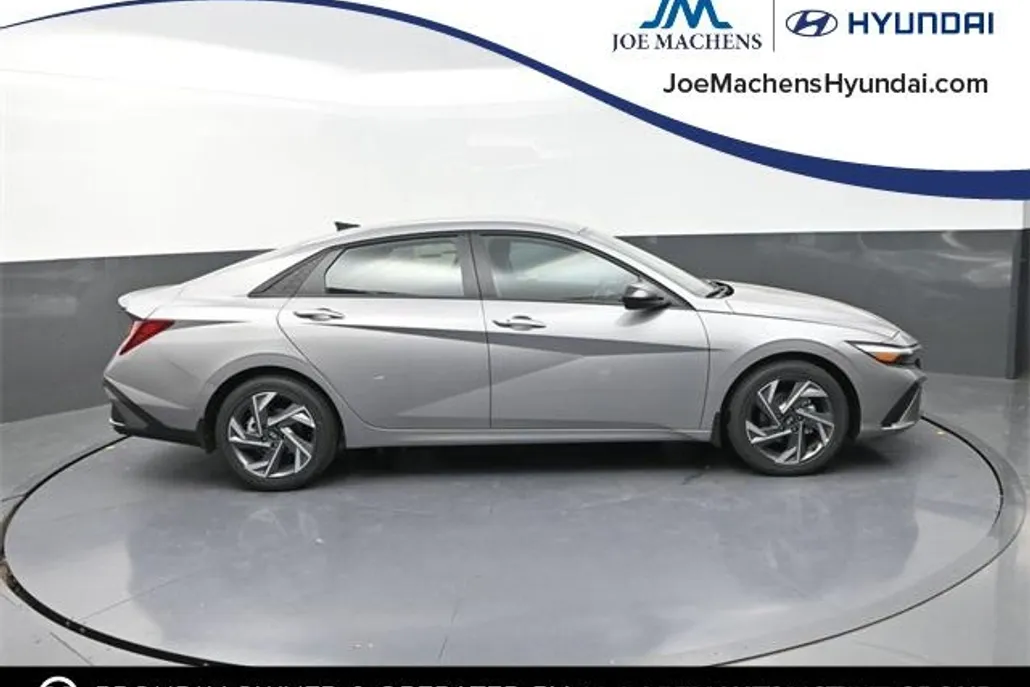 2025 Hyundai Elantra SEL Sport photo 1
