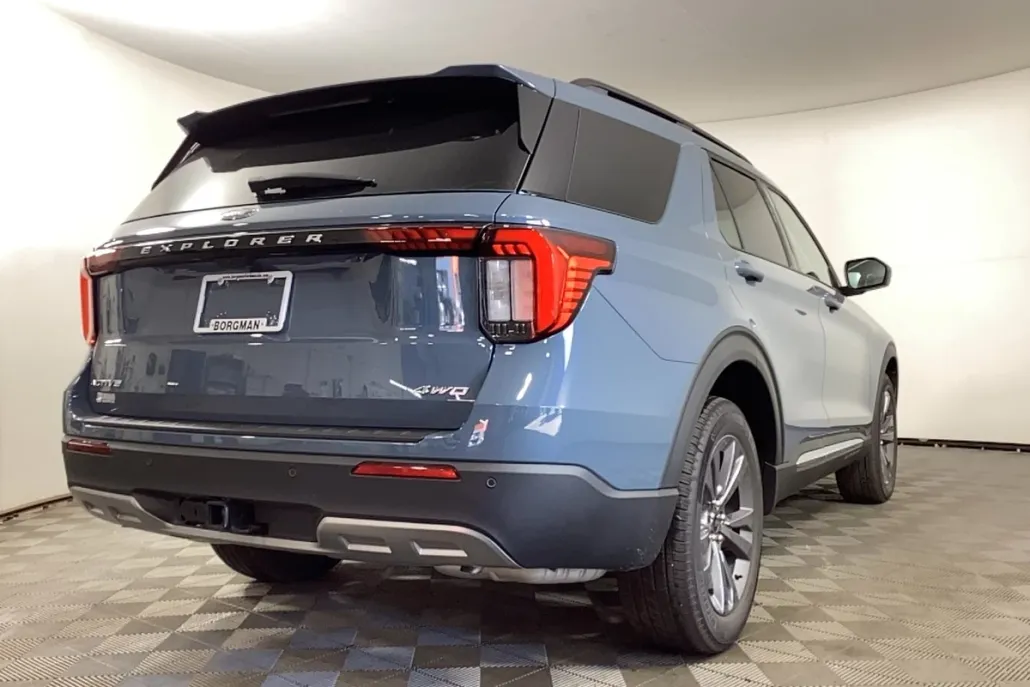 2025 Ford Explorer photo 1