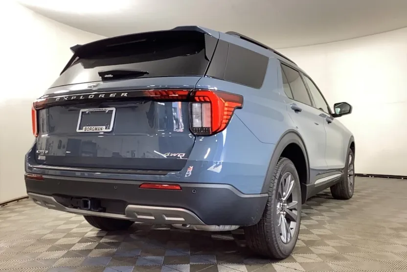 2025 Ford Explorer photo 1