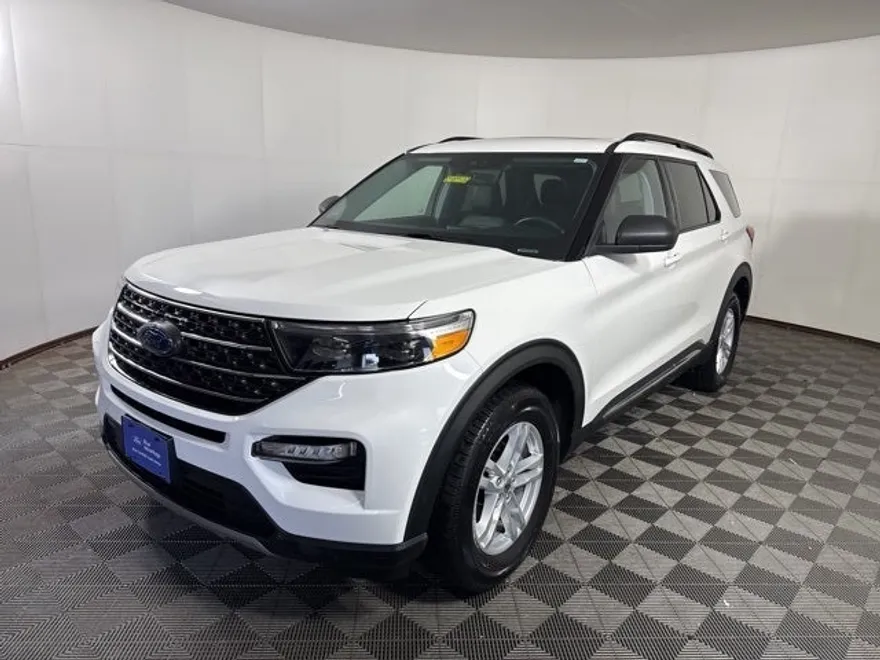 2022 Ford Explorer XLT photo 1