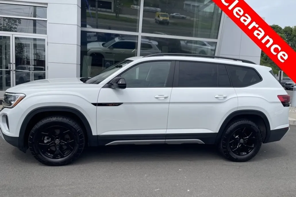 2024 Volkswagen Atlas Peak Edition SEL photo 1