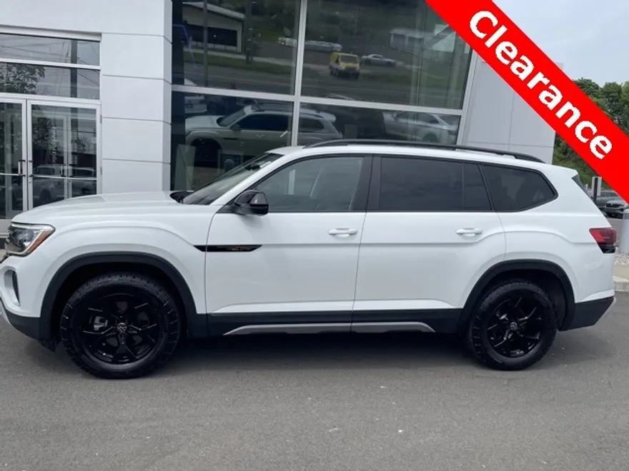 2024 Volkswagen Atlas Peak Edition SEL photo 1