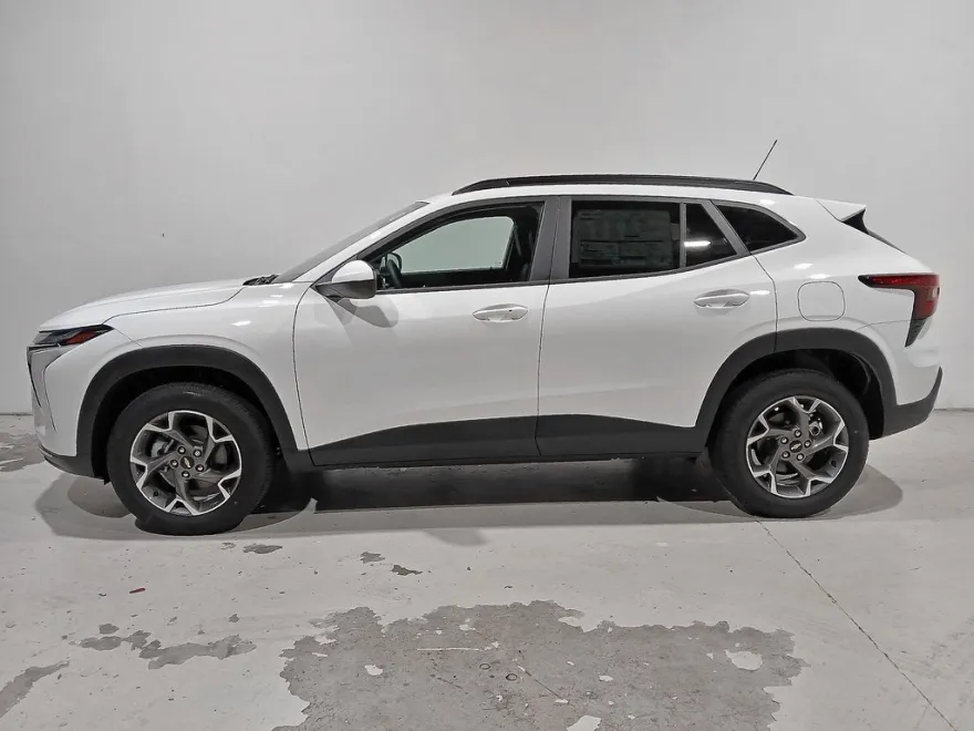 2025 Chevrolet Trax LT photo 1