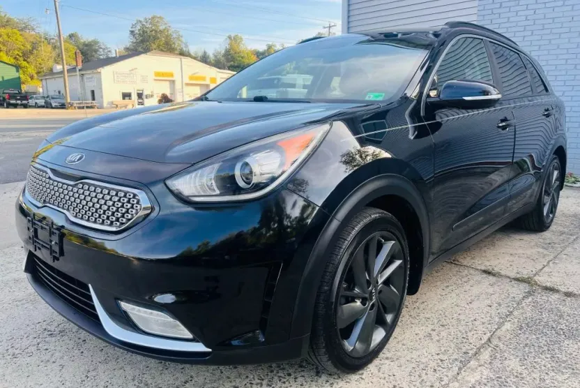 2017 Kia Niro EX photo 1