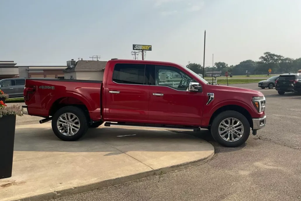 2025 Ford F-150 Lariat photo 1