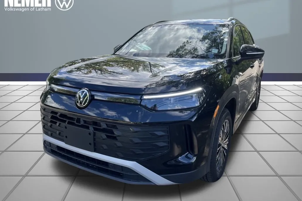 2025 Volkswagen Tiguan S photo 1