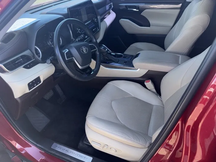 2022 Toyota Highlander Limited photo 1