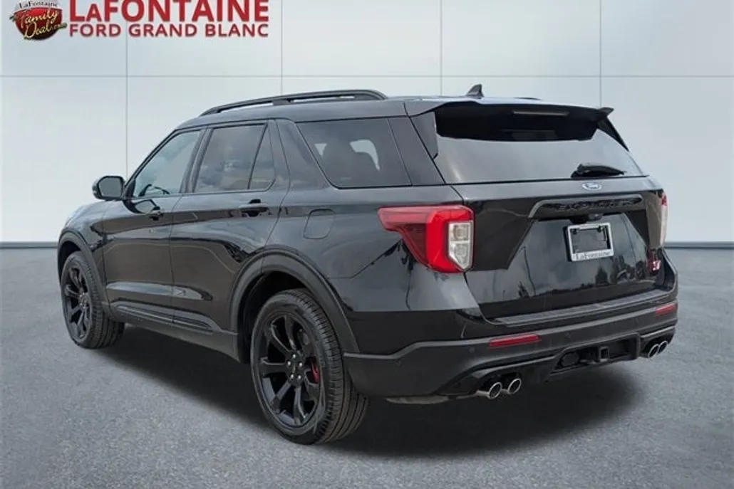 2022 Ford Explorer ST photo 1