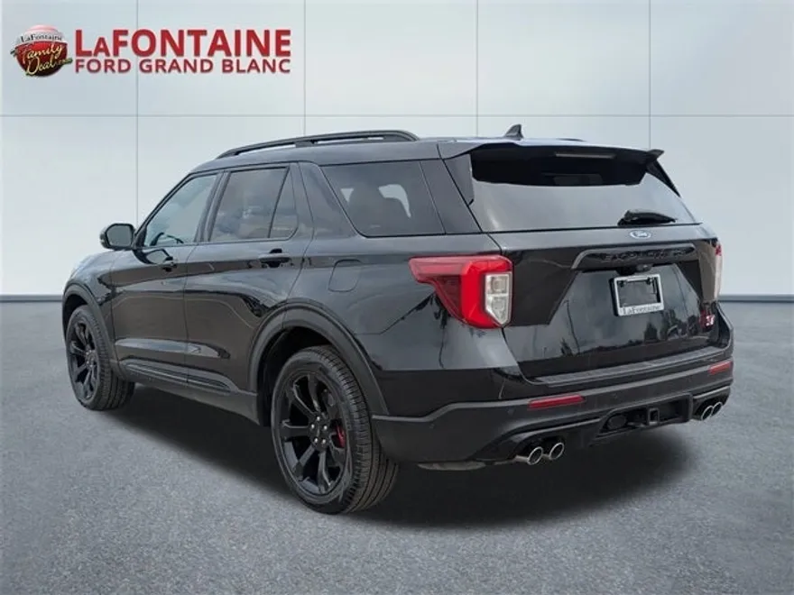 2022 Ford Explorer ST photo 1