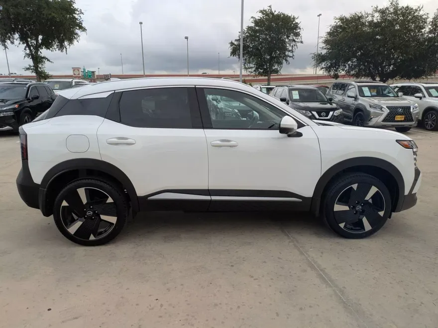 2025 Nissan Kicks SR photo 1