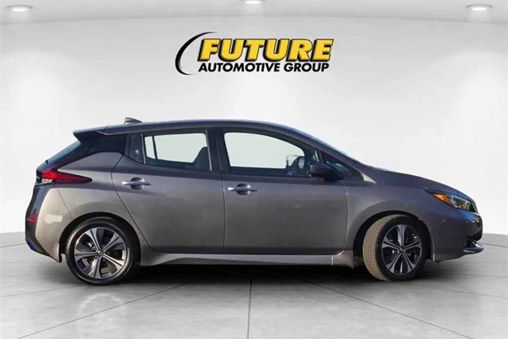 2020 Nissan Leaf SV photo 1