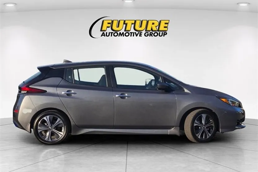 2020 Nissan Leaf SV photo 1