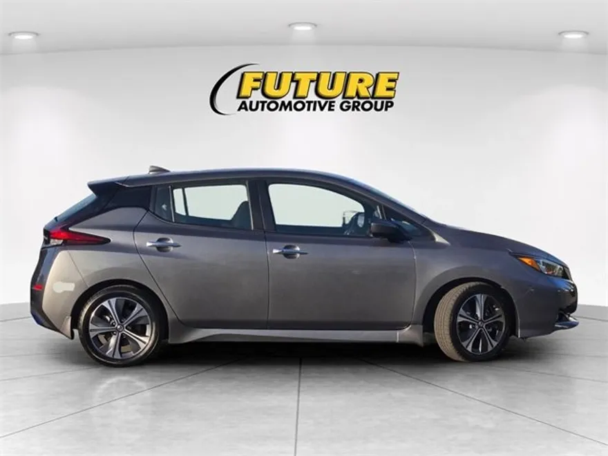 2020 Nissan Leaf SV photo 1