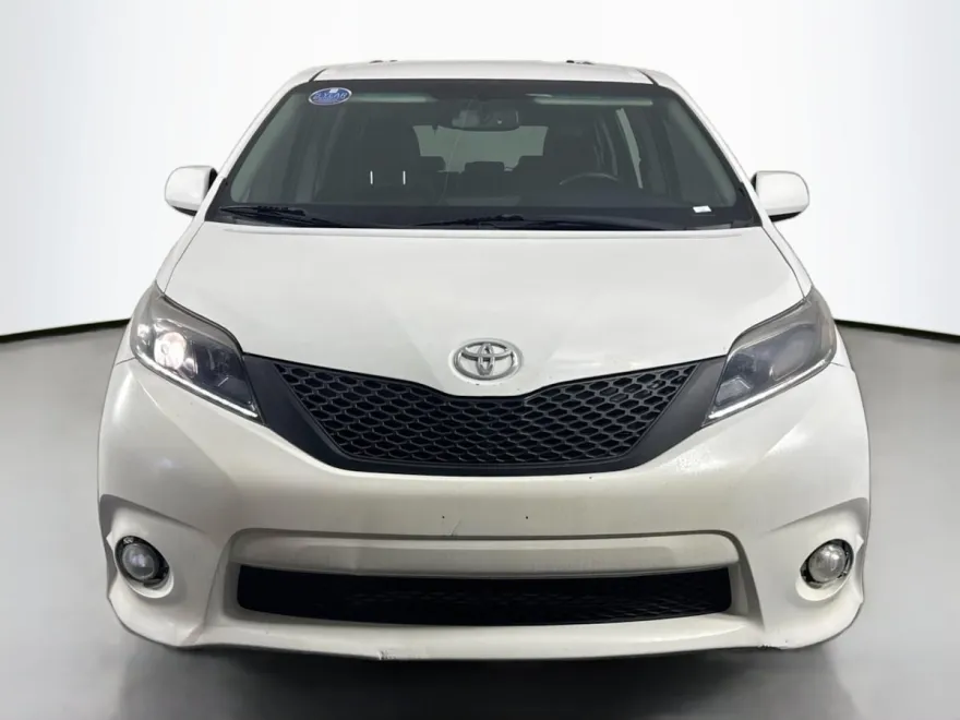 2015 Toyota Sienna SE photo 1