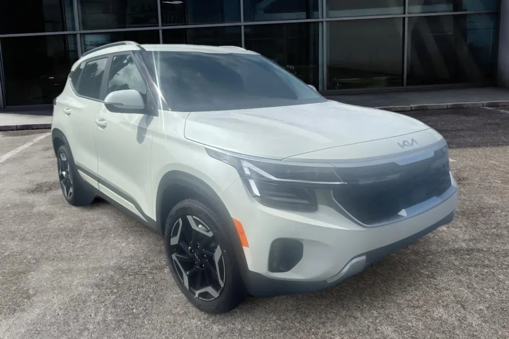 2026 Kia Seltos SX photo 1
