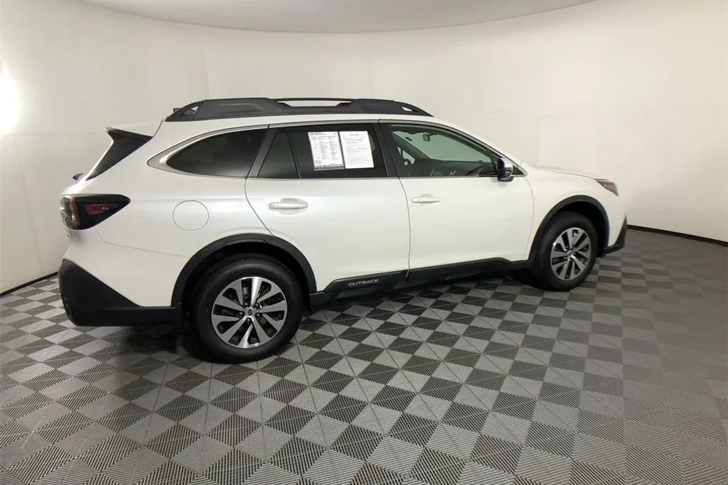 2020 Subaru Outback Premium photo 1