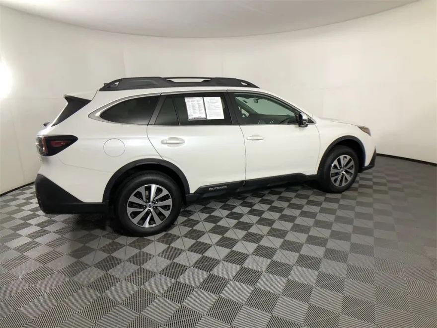 2020 Subaru Outback Premium photo 1