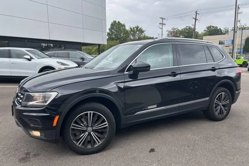 2018 Volkswagen Tiguan SEL photo 1