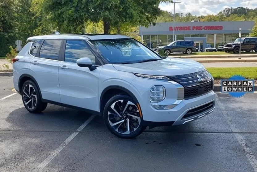 2024 Mitsubishi Outlander SE Black Edition photo 1