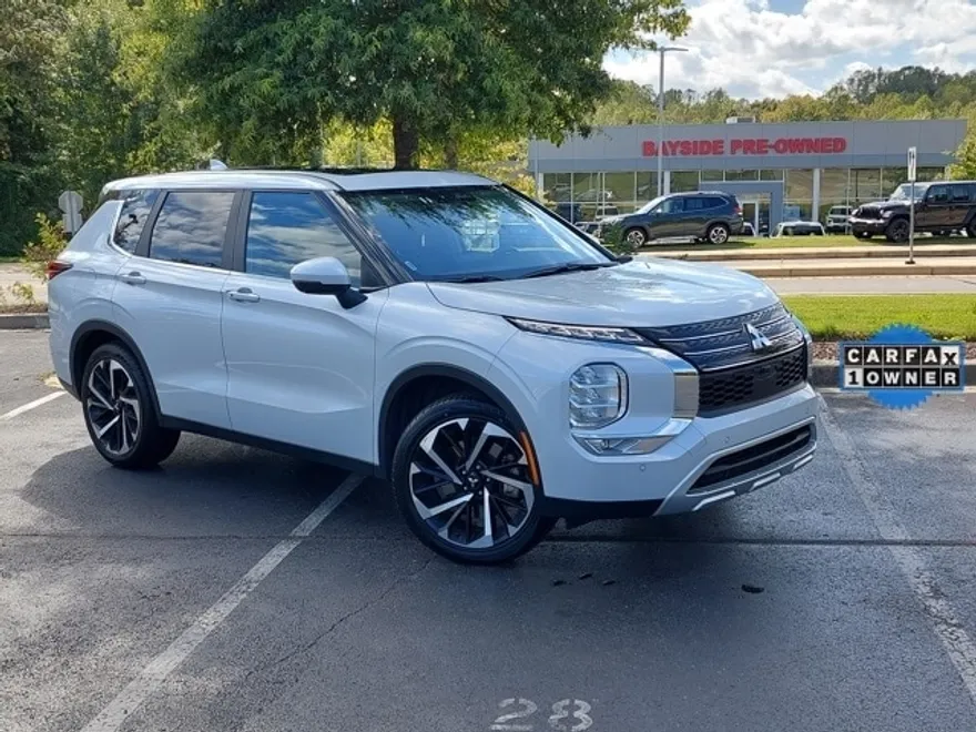 2024 Mitsubishi Outlander SE Black Edition photo 1