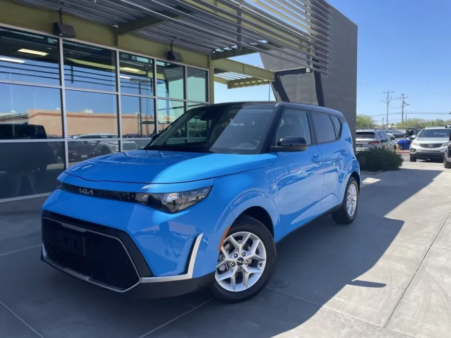 2023 Kia Soul S photo 1