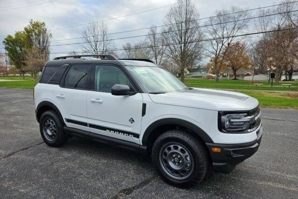 2024 Ford Bronco Sport Outer Banks photo 1