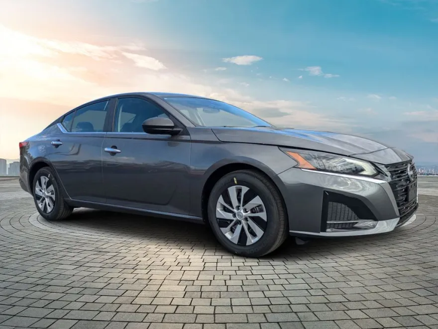 2025 Nissan Altima S photo 1