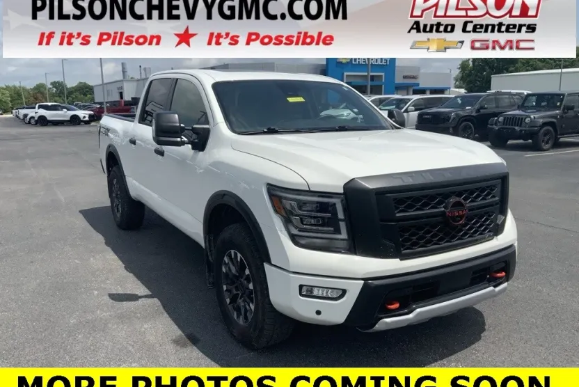 2023 Nissan Titan PRO-4X photo 1