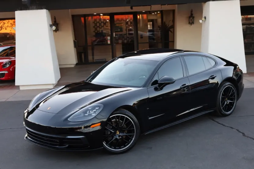 2019 Porsche Panamera Base 4 photo 1