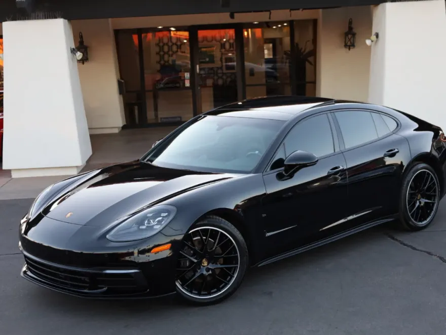 2019 Porsche Panamera Base 4 photo 1