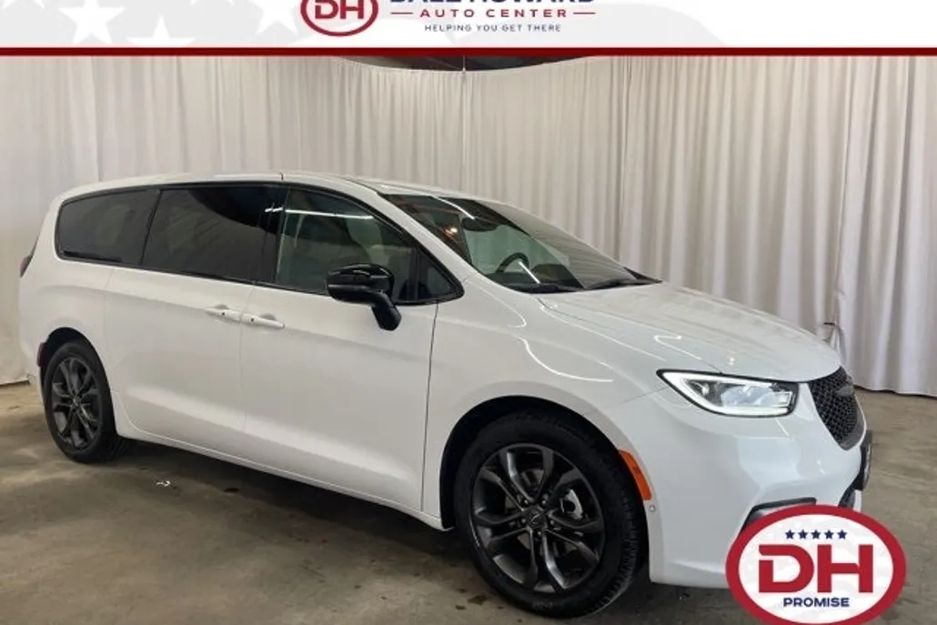 2026 Chrysler Pacifica photo 1