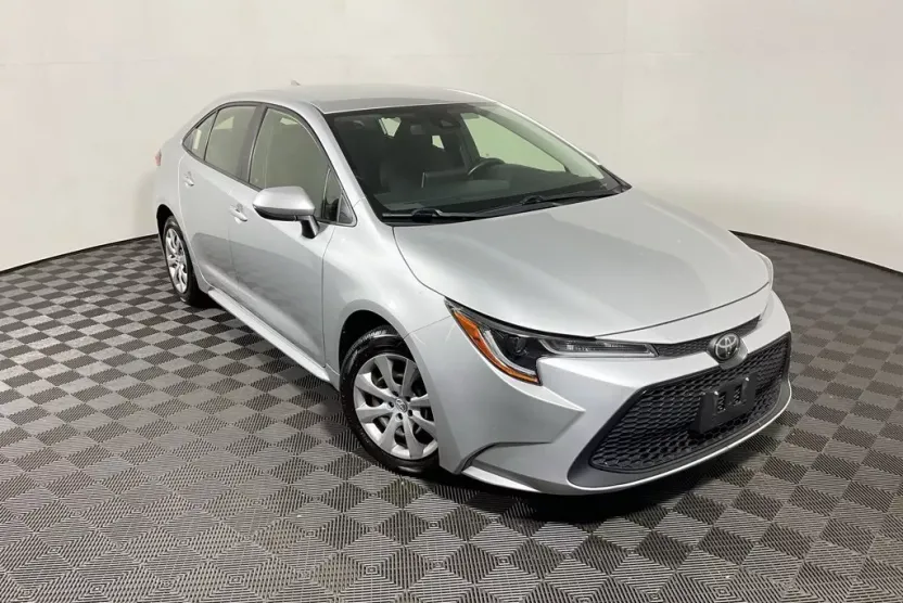 2020 Toyota Corolla LE photo 1
