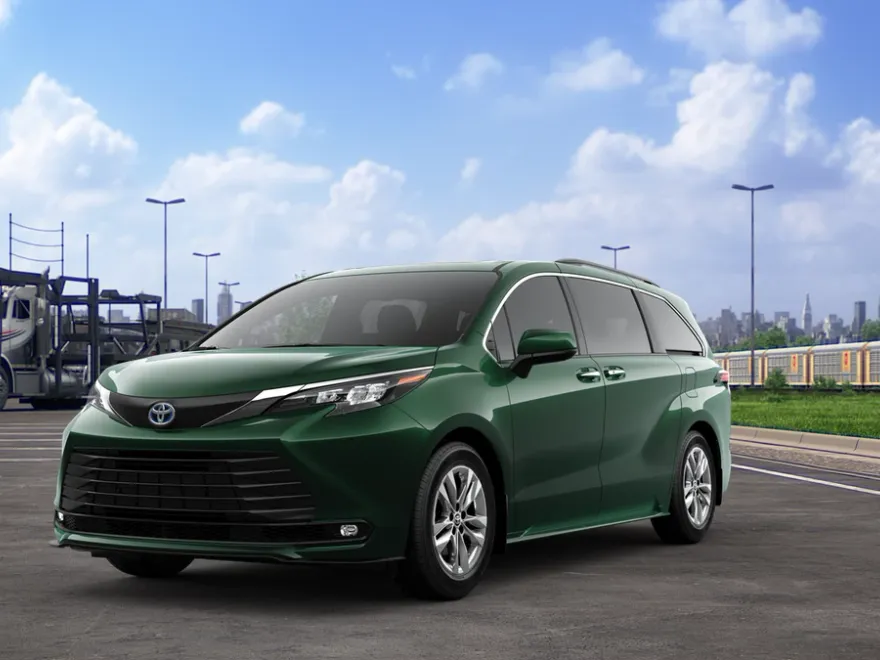 2025 Toyota Sienna XLE photo 1