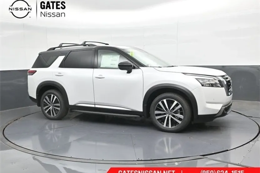 2025 Nissan Pathfinder Platinum photo 1