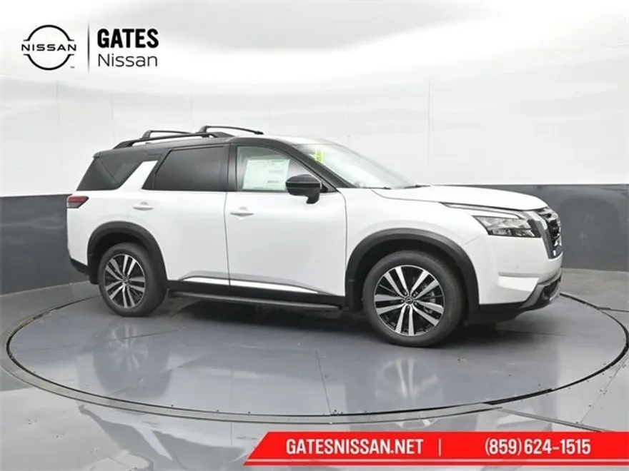 2025 Nissan Pathfinder Platinum photo 1