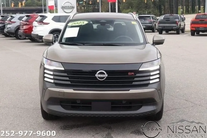 2025 Nissan Kicks SR photo 1