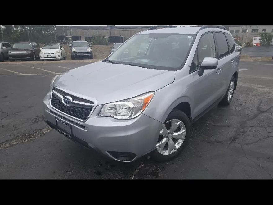 2014 Subaru Forester 2.5i Premium photo 1