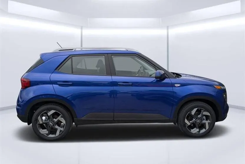 2025 Hyundai Venue SEL photo 1