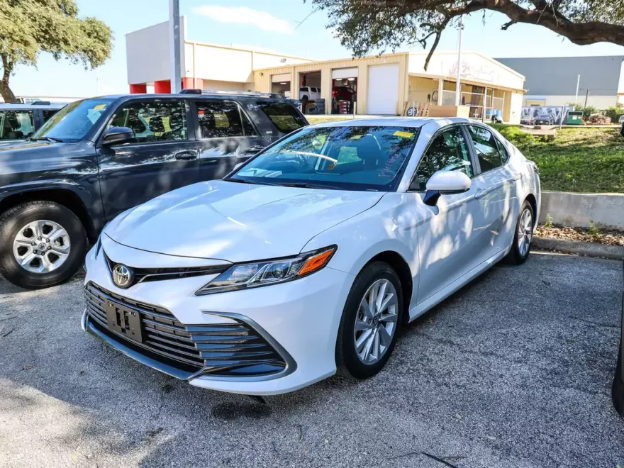 2024 Toyota Camry LE photo 1