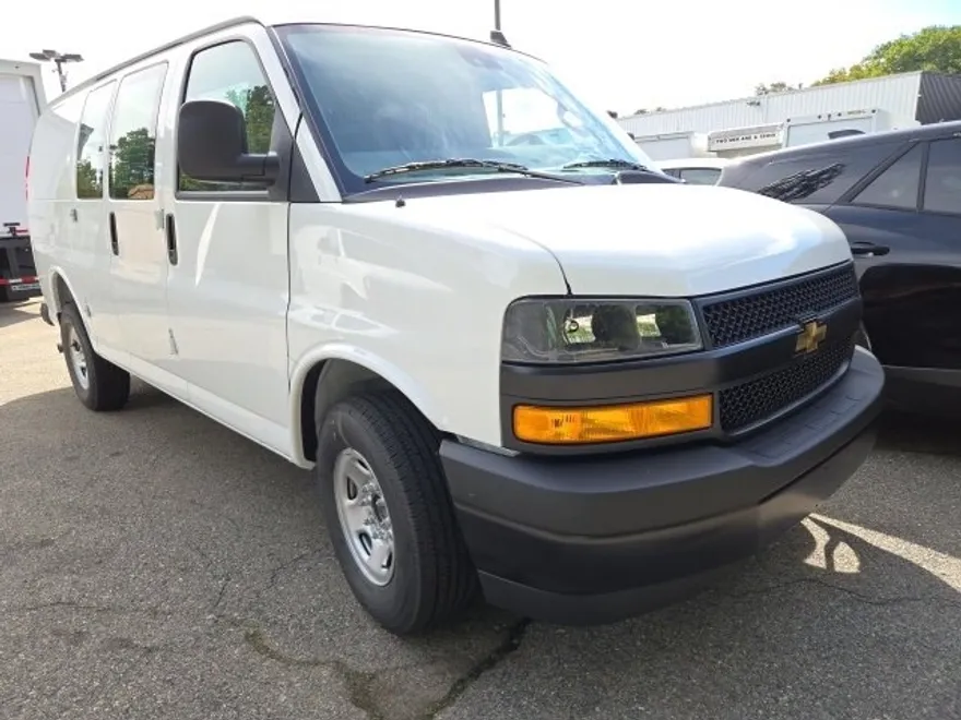 2025 Chevrolet Express Cargo 3500 photo 1